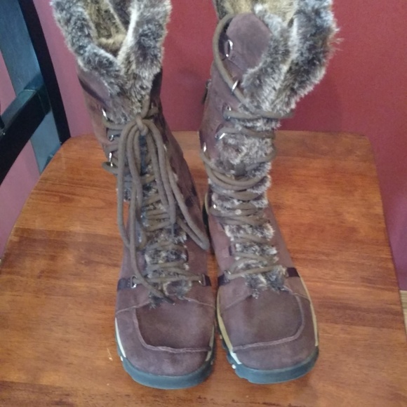 Skechers Boots - Picture 3 of 5